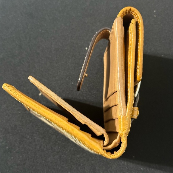 Coach SoHo Signature Wallet - Picture 3 of 8